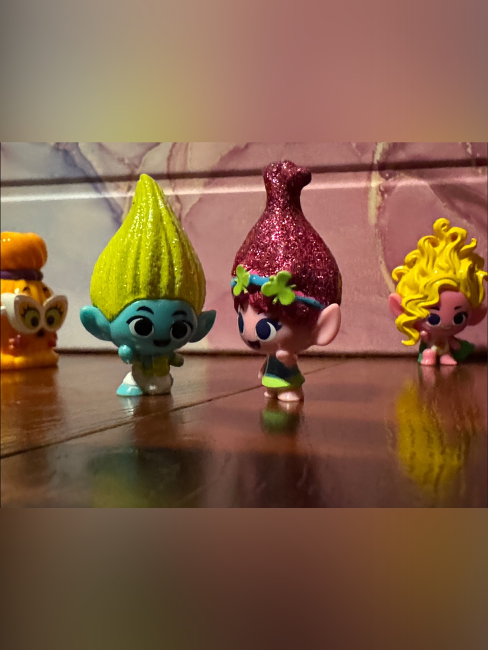 Trolls Mini 1 Inch Figures, Set of 4 - Yellow & Pink Hair Pocket Toys - Picture 7 of 7